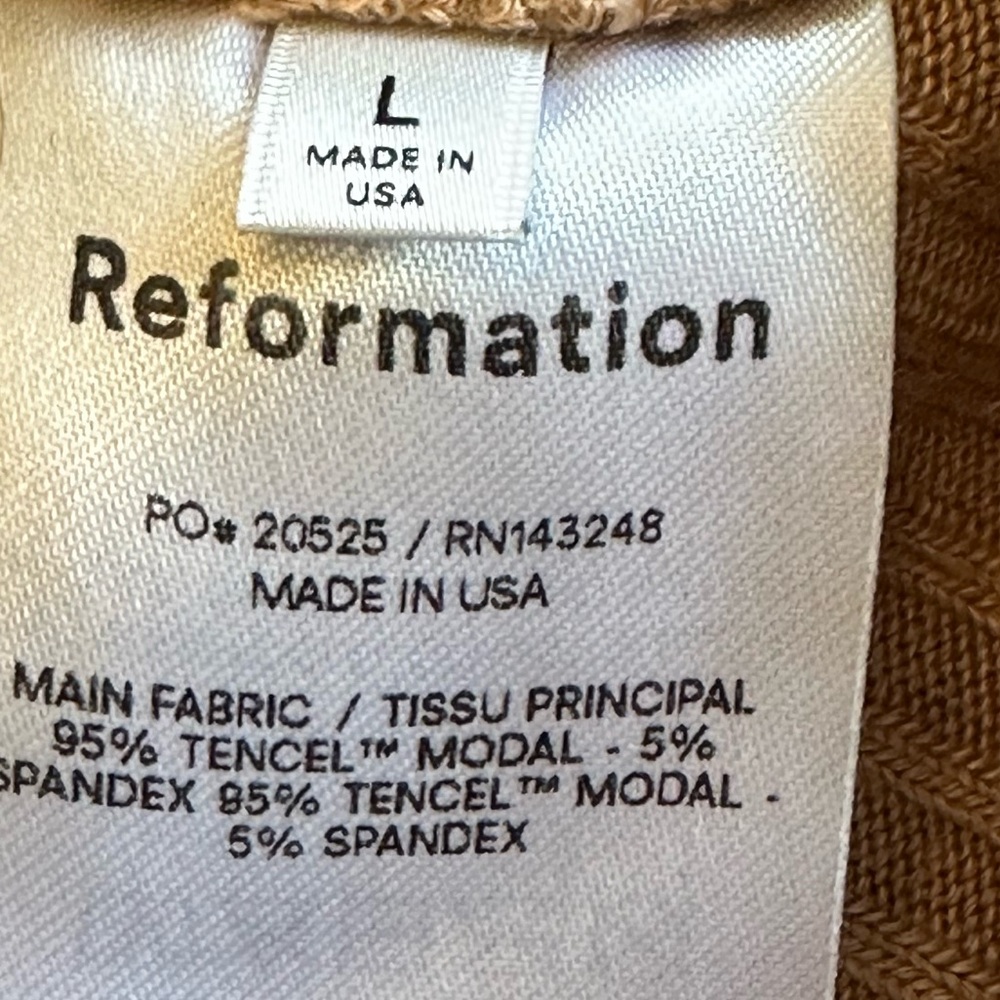 Reformation | Gellar Slim Fit Ribbed Button Front V-Neck Top, Size L - Picture 7 of 9